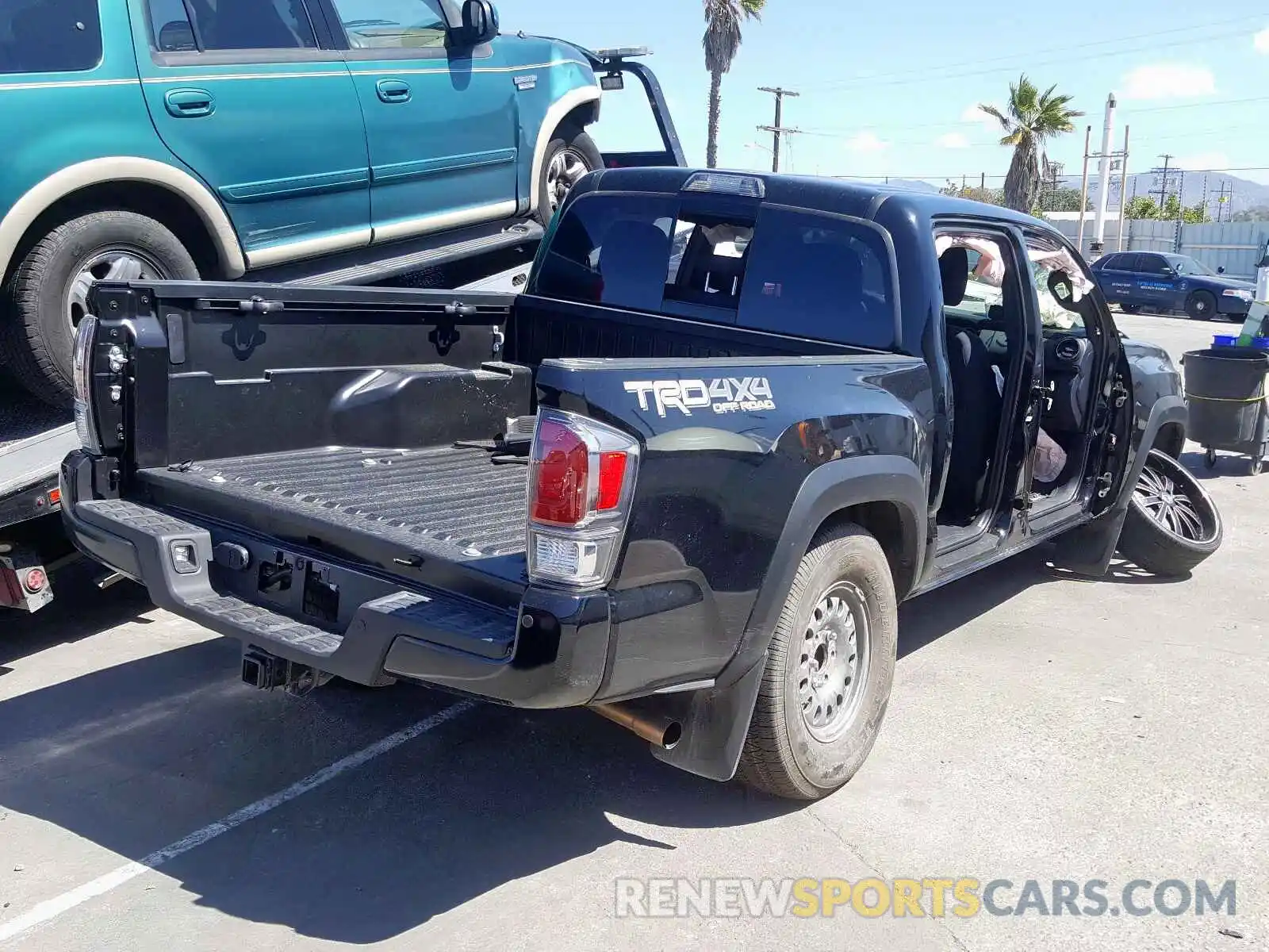 4 Photograph of a damaged car 3TMCZ5AN2LM320531 TOYOTA TACOMA 2020