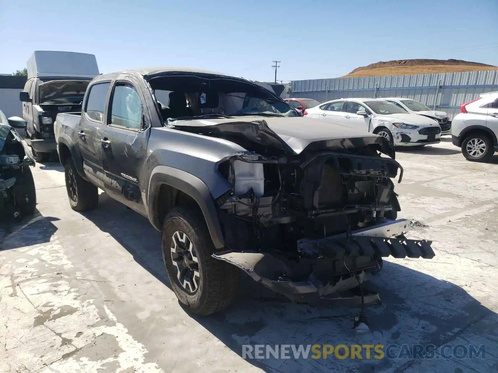 1 Photograph of a damaged car 3TMCZ5AN2LM321372 TOYOTA TACOMA 2020