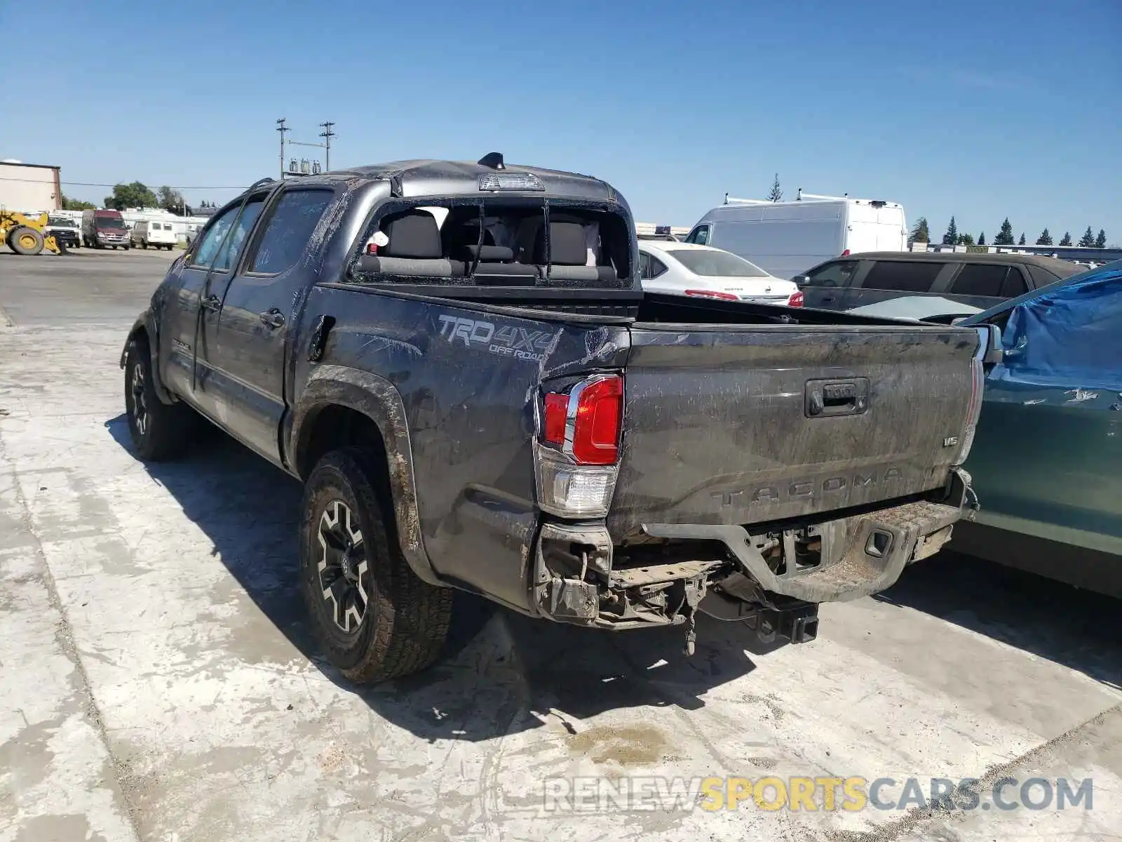 3 Photograph of a damaged car 3TMCZ5AN2LM321372 TOYOTA TACOMA 2020