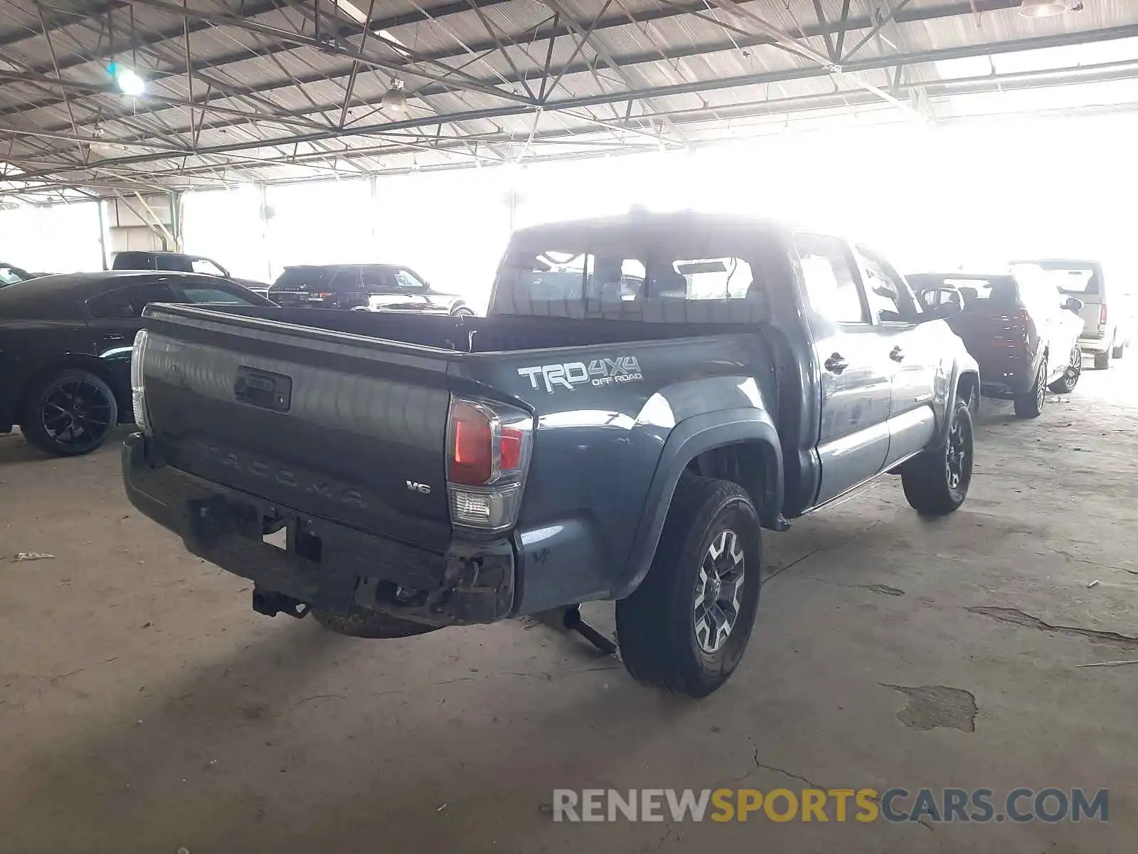 4 Фотография поврежденного автомобиля 3TMCZ5AN2LM323249 TOYOTA TACOMA 2020