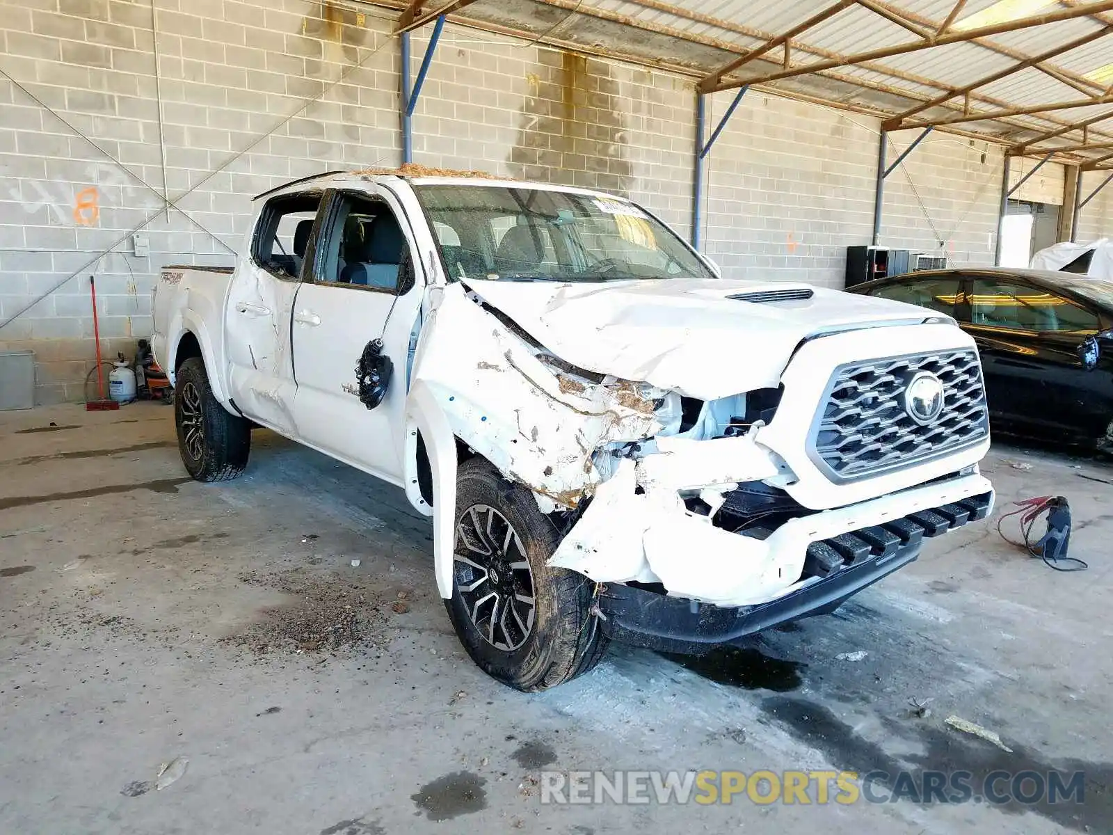 1 Photograph of a damaged car 3TMCZ5AN2LM323428 TOYOTA TACOMA 2020