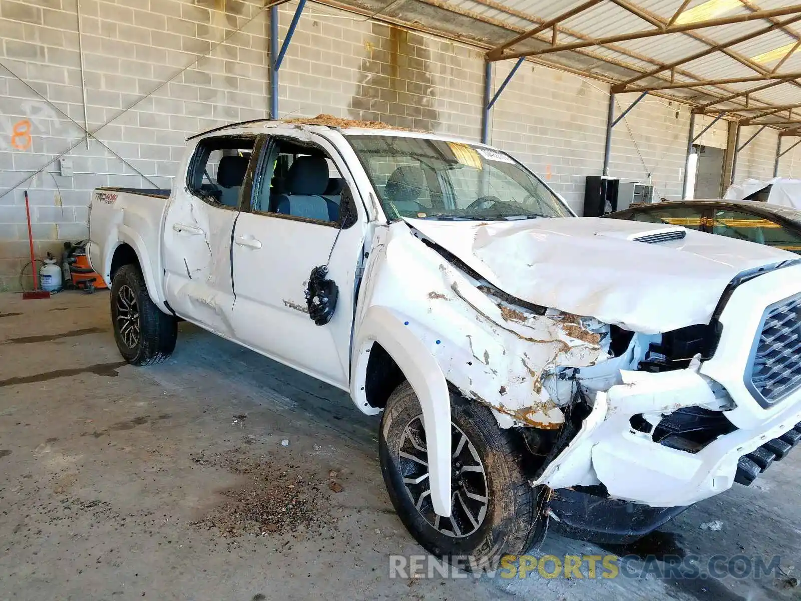 9 Photograph of a damaged car 3TMCZ5AN2LM323428 TOYOTA TACOMA 2020