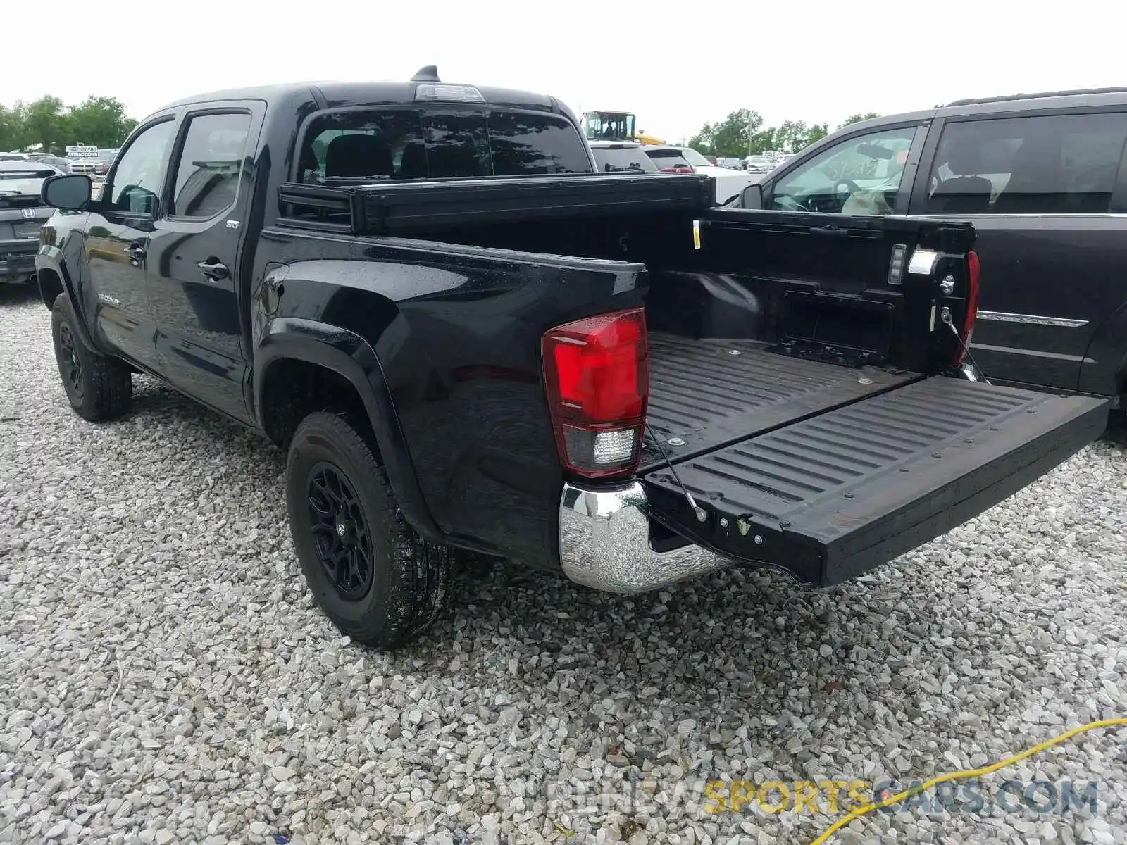 3 Photograph of a damaged car 3TMCZ5AN2LM325888 TOYOTA TACOMA 2020