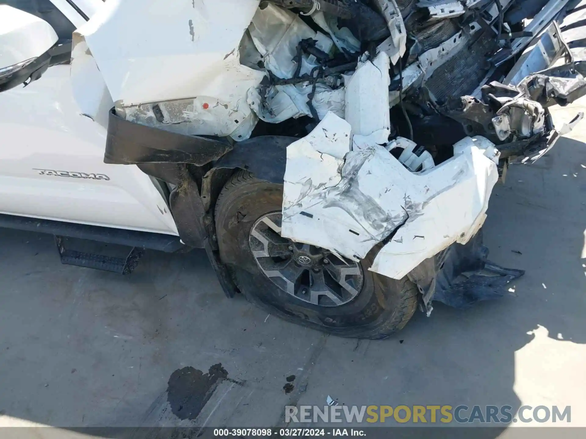 18 Photograph of a damaged car 3TMCZ5AN2LM327253 TOYOTA TACOMA 2020