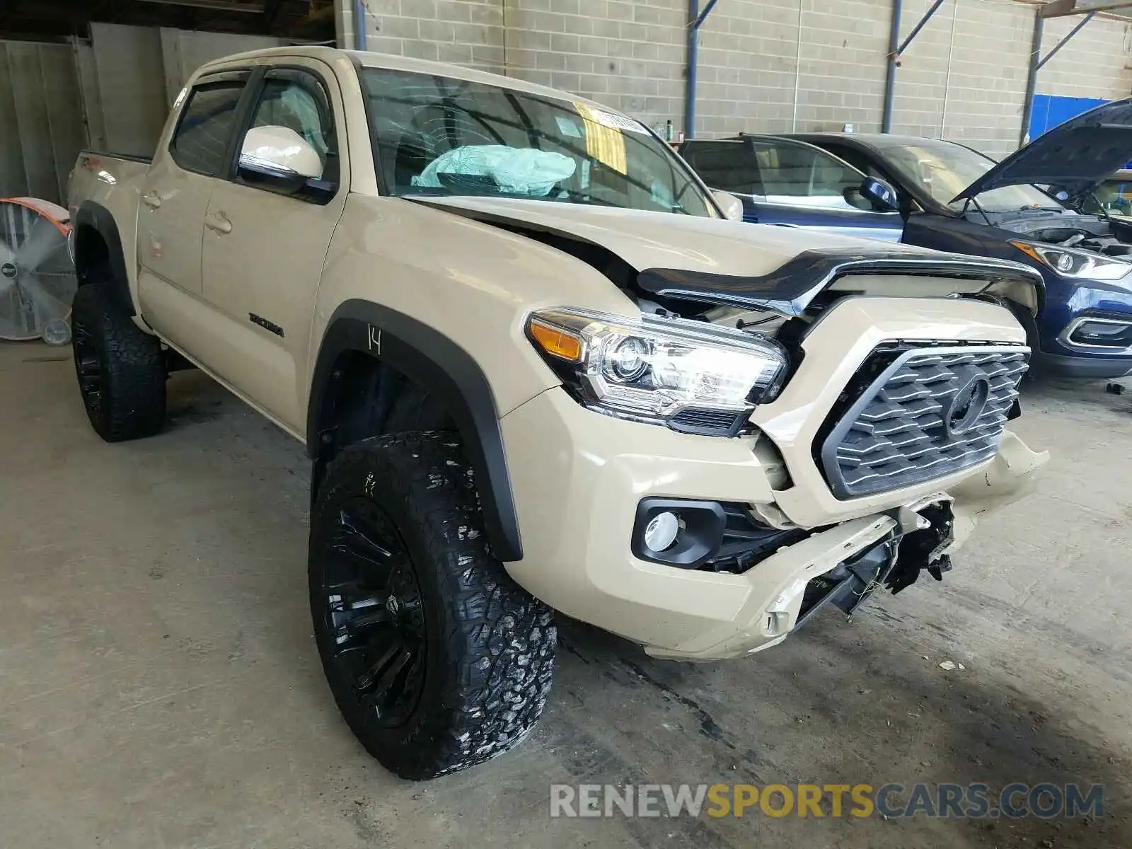 1 Photograph of a damaged car 3TMCZ5AN2LM330525 TOYOTA TACOMA 2020