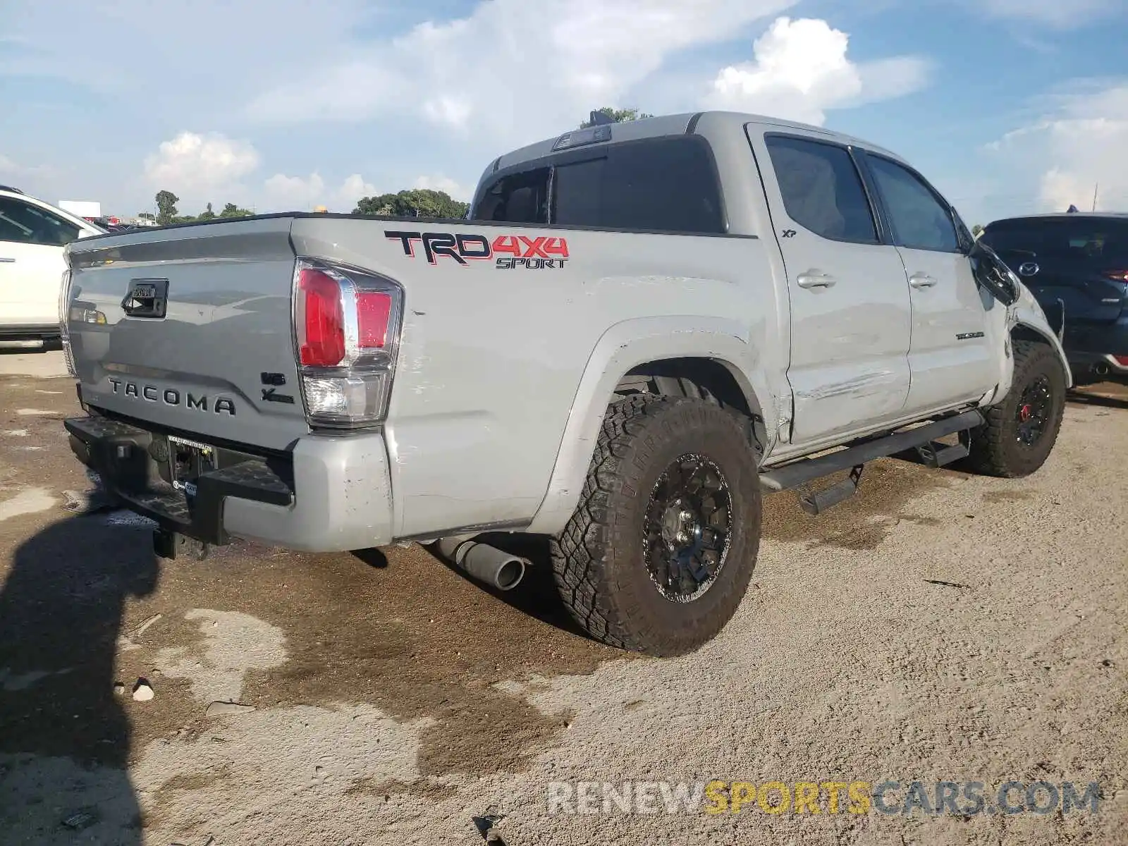 4 Photograph of a damaged car 3TMCZ5AN2LM336261 TOYOTA TACOMA 2020