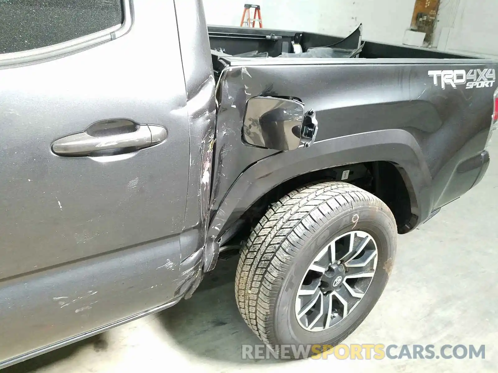 9 Photograph of a damaged car 3TMCZ5AN2LM342223 TOYOTA TACOMA 2020