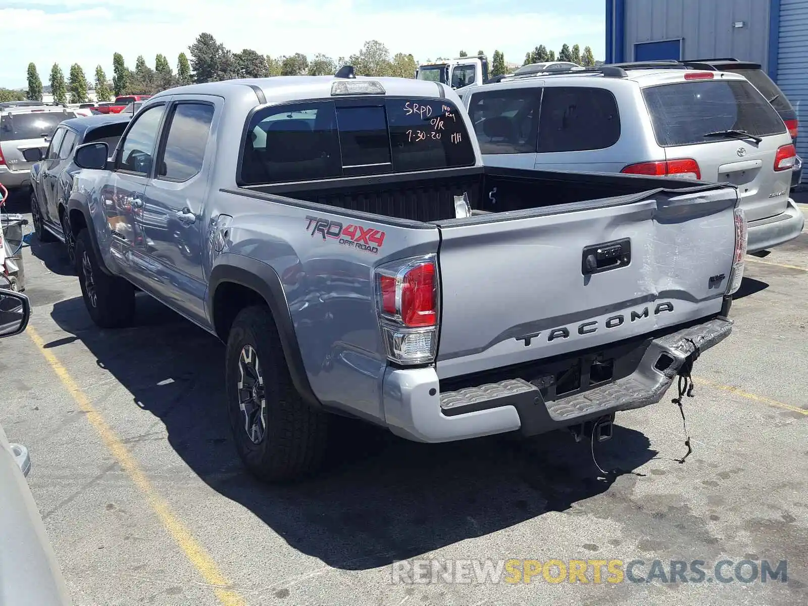 3 Photograph of a damaged car 3TMCZ5AN2LM345879 TOYOTA TACOMA 2020