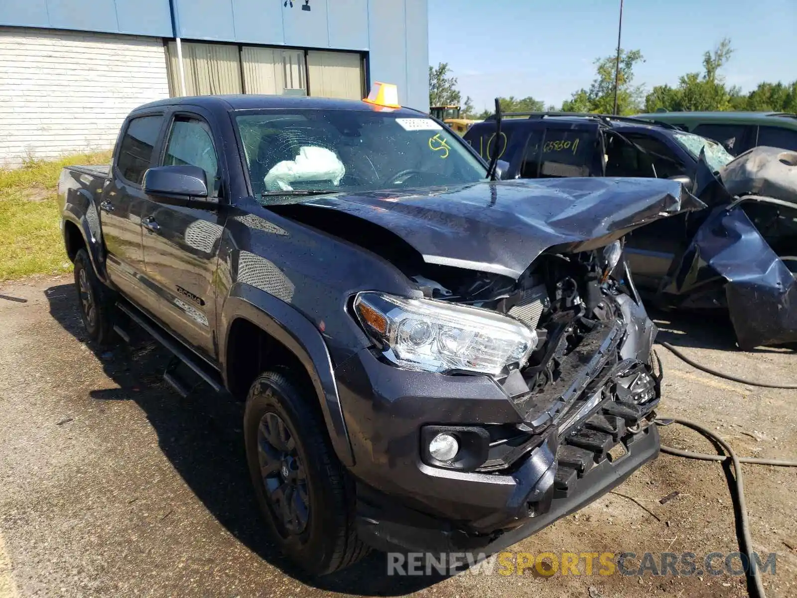 1 Photograph of a damaged car 3TMCZ5AN2LM361578 TOYOTA TACOMA 2020