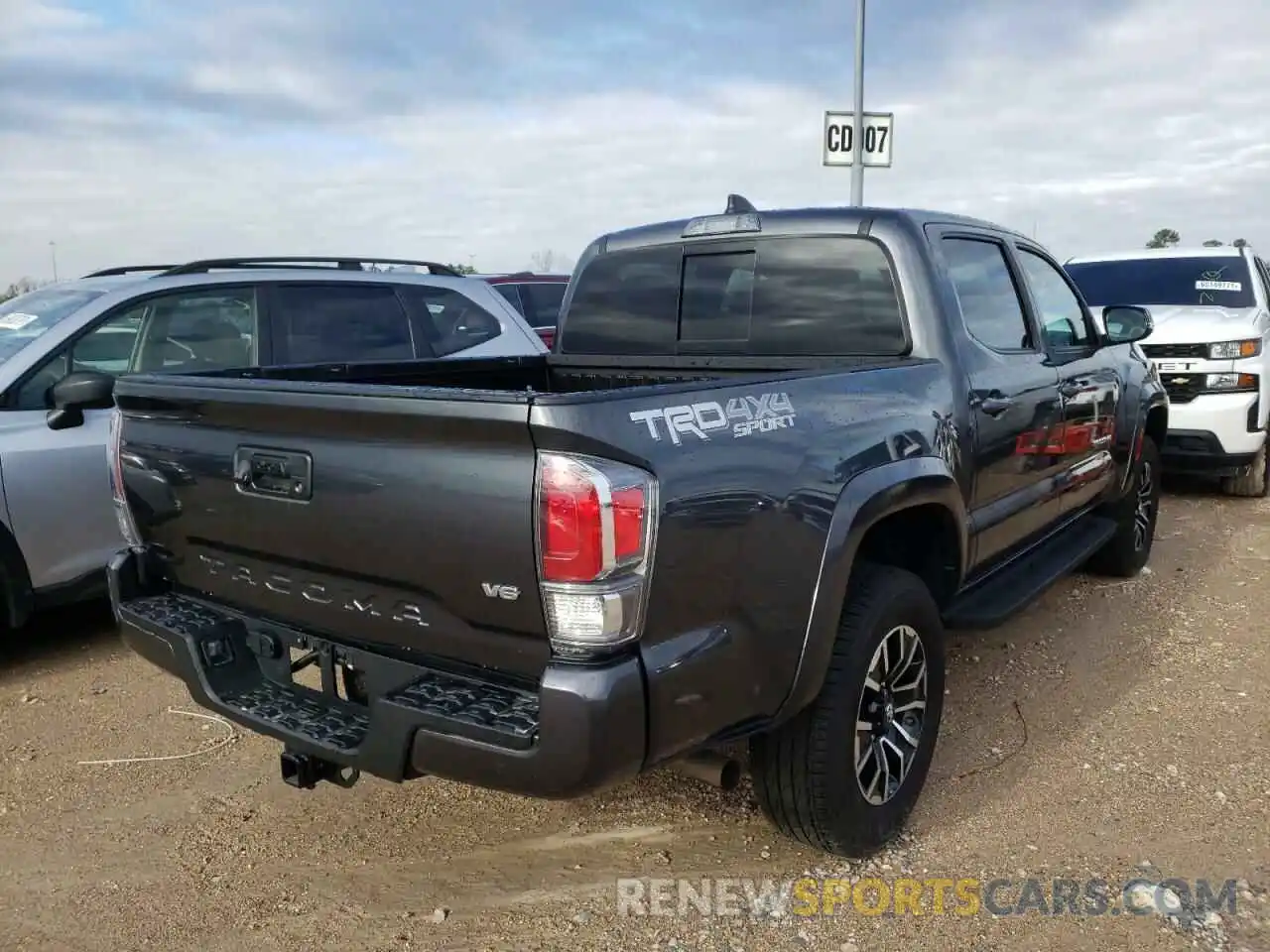 4 Photograph of a damaged car 3TMCZ5AN2LM362259 TOYOTA TACOMA 2020