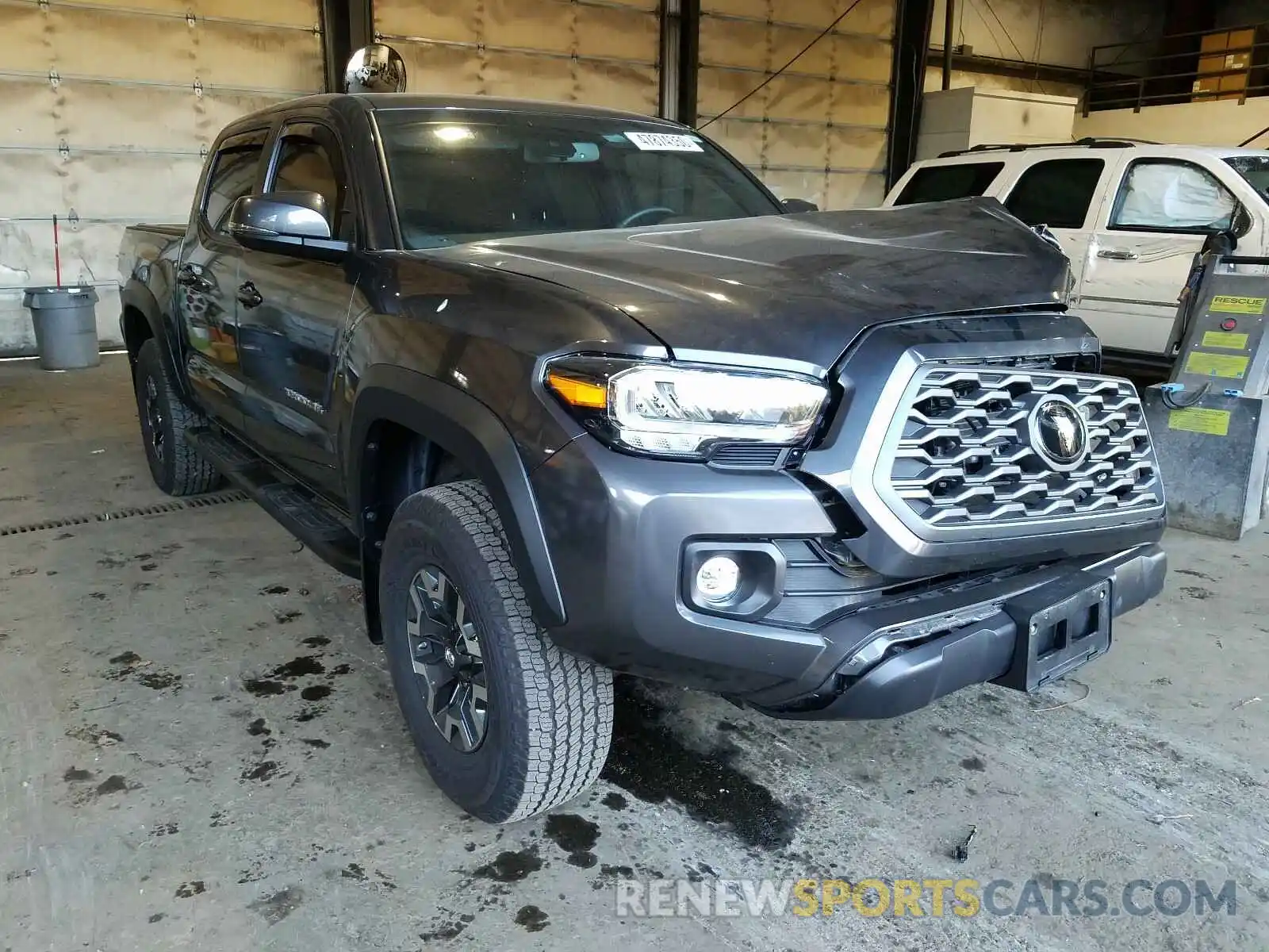 1 Photograph of a damaged car 3TMCZ5AN3LM295963 TOYOTA TACOMA 2020