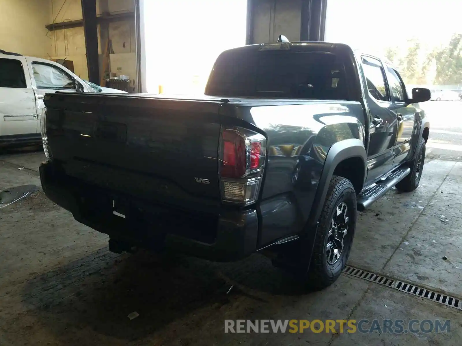 4 Photograph of a damaged car 3TMCZ5AN3LM295963 TOYOTA TACOMA 2020