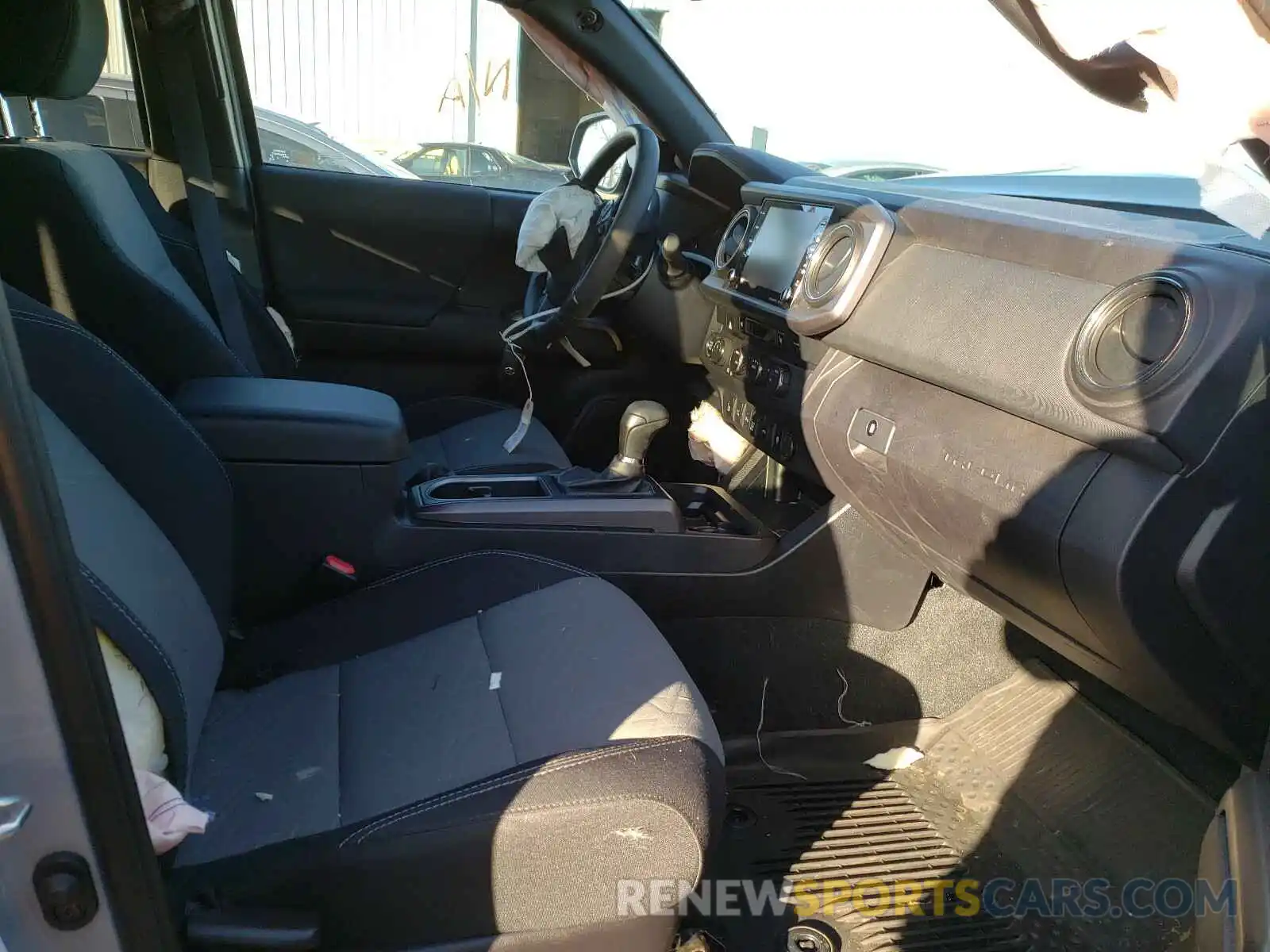 5 Photograph of a damaged car 3TMCZ5AN3LM312986 TOYOTA TACOMA 2020