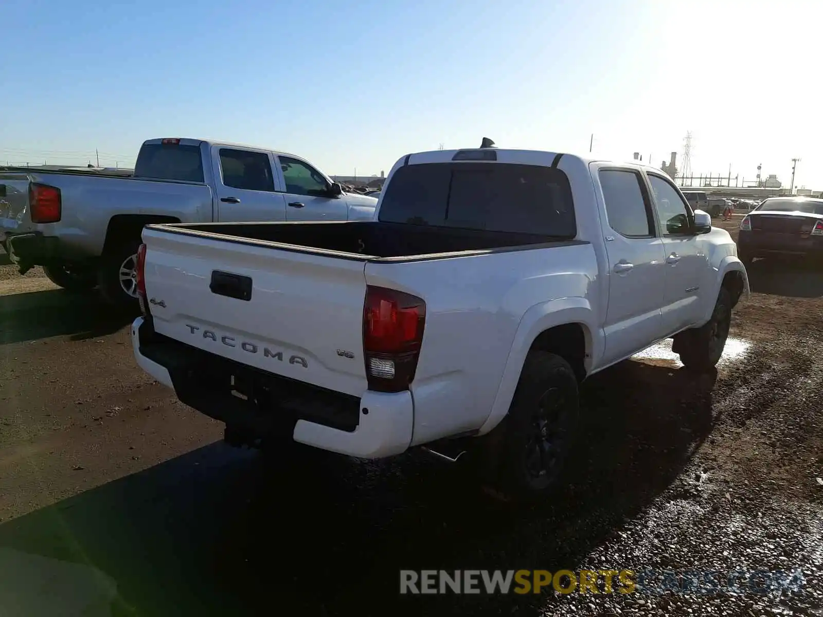 4 Photograph of a damaged car 3TMCZ5AN3LM313541 TOYOTA TACOMA 2020