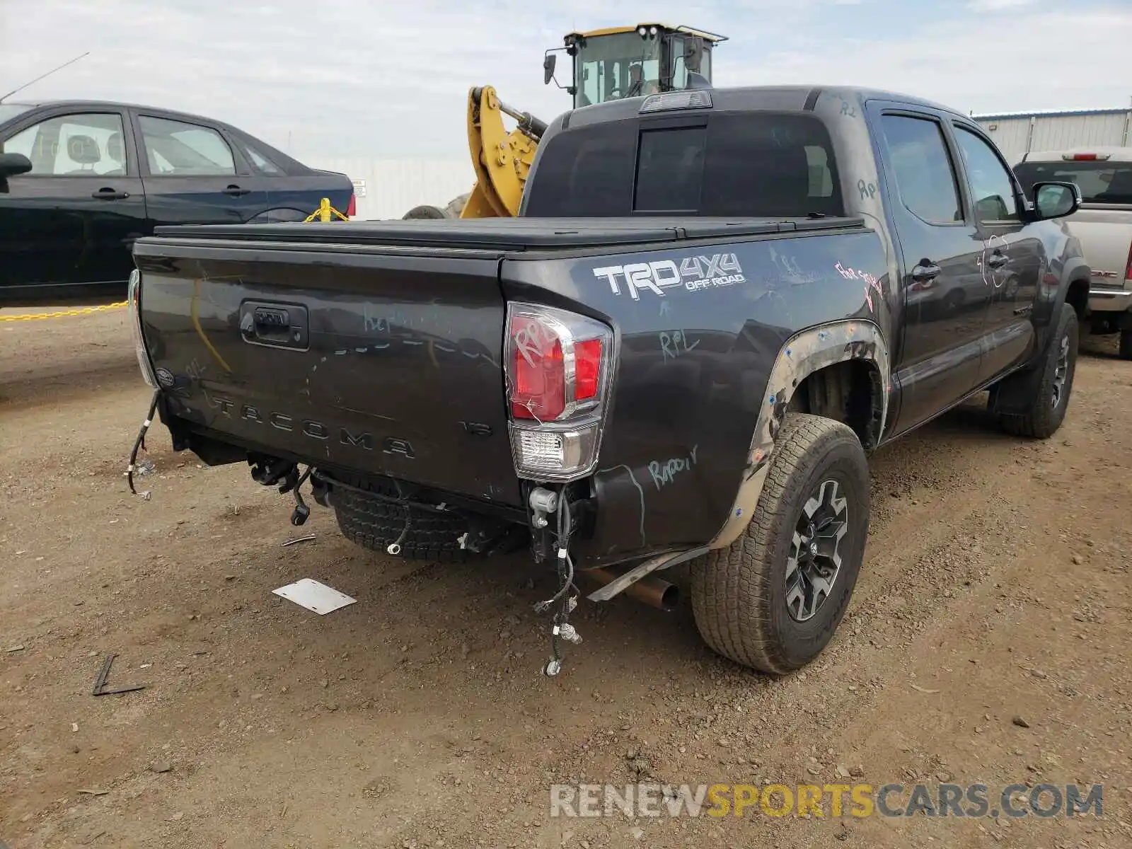 4 Photograph of a damaged car 3TMCZ5AN3LM315175 TOYOTA TACOMA 2020