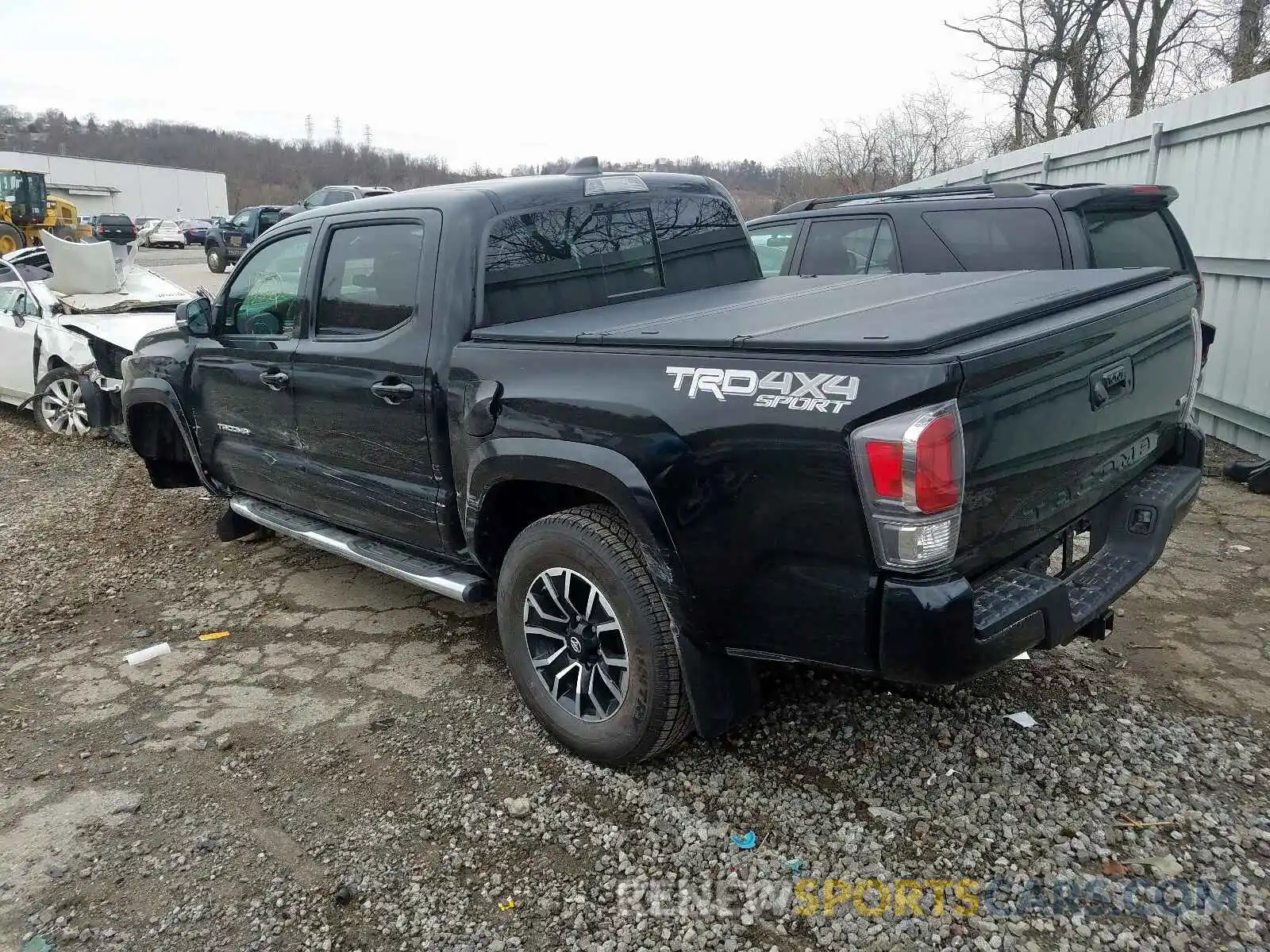 3 Фотография поврежденного автомобиля 3TMCZ5AN3LM315807 TOYOTA TACOMA 2020