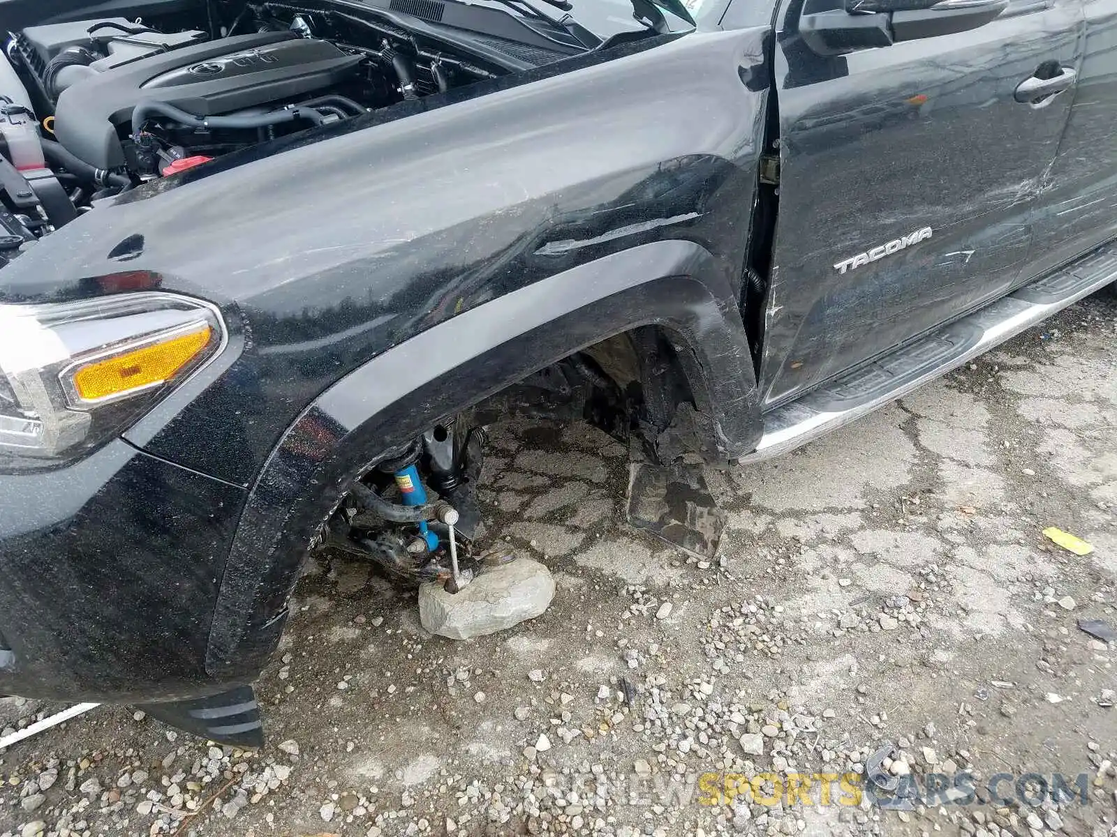 9 Photograph of a damaged car 3TMCZ5AN3LM315807 TOYOTA TACOMA 2020