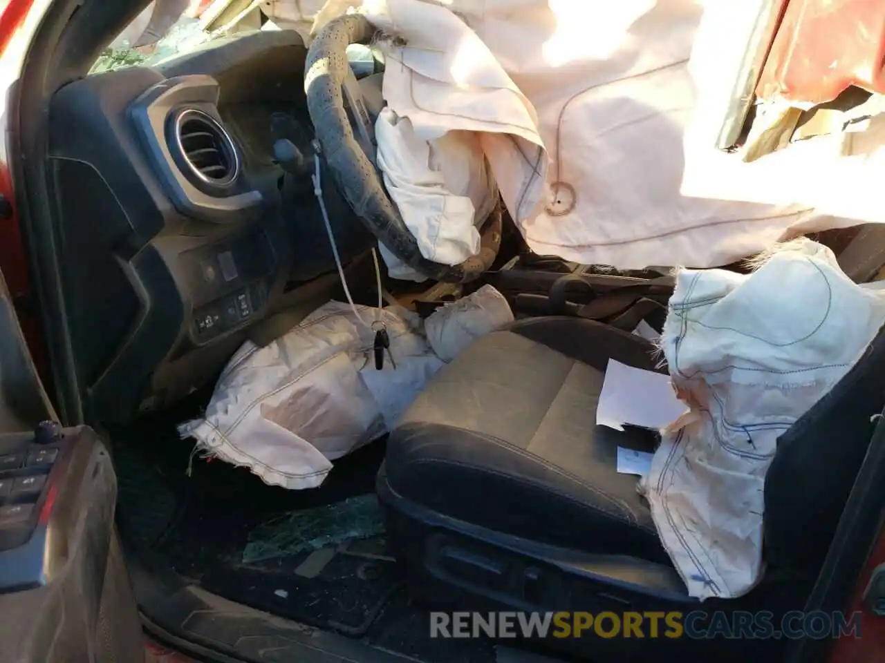 5 Photograph of a damaged car 3TMCZ5AN3LM321381 TOYOTA TACOMA 2020