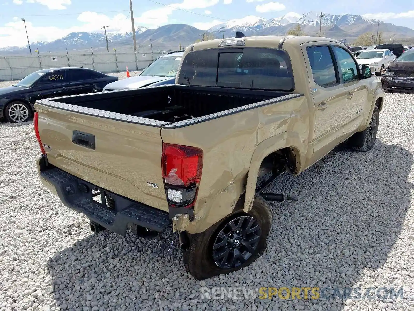 4 Photograph of a damaged car 3TMCZ5AN3LM324264 TOYOTA TACOMA 2020