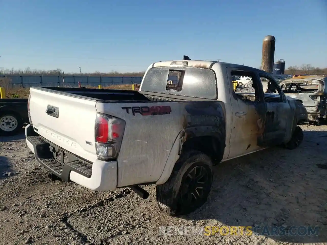 4 Photograph of a damaged car 3TMCZ5AN3LM325060 TOYOTA TACOMA 2020