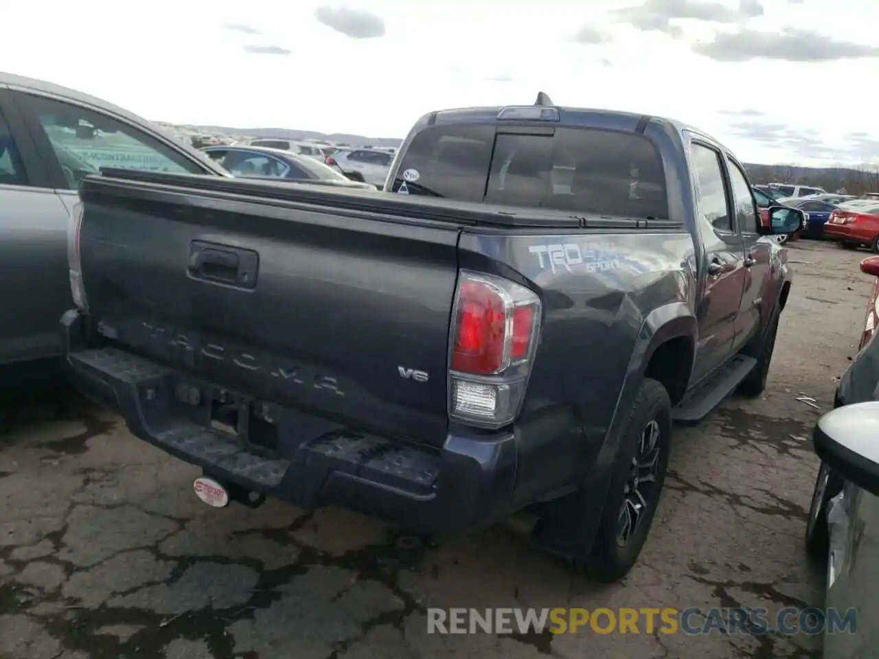 4 Photograph of a damaged car 3TMCZ5AN3LM325463 TOYOTA TACOMA 2020