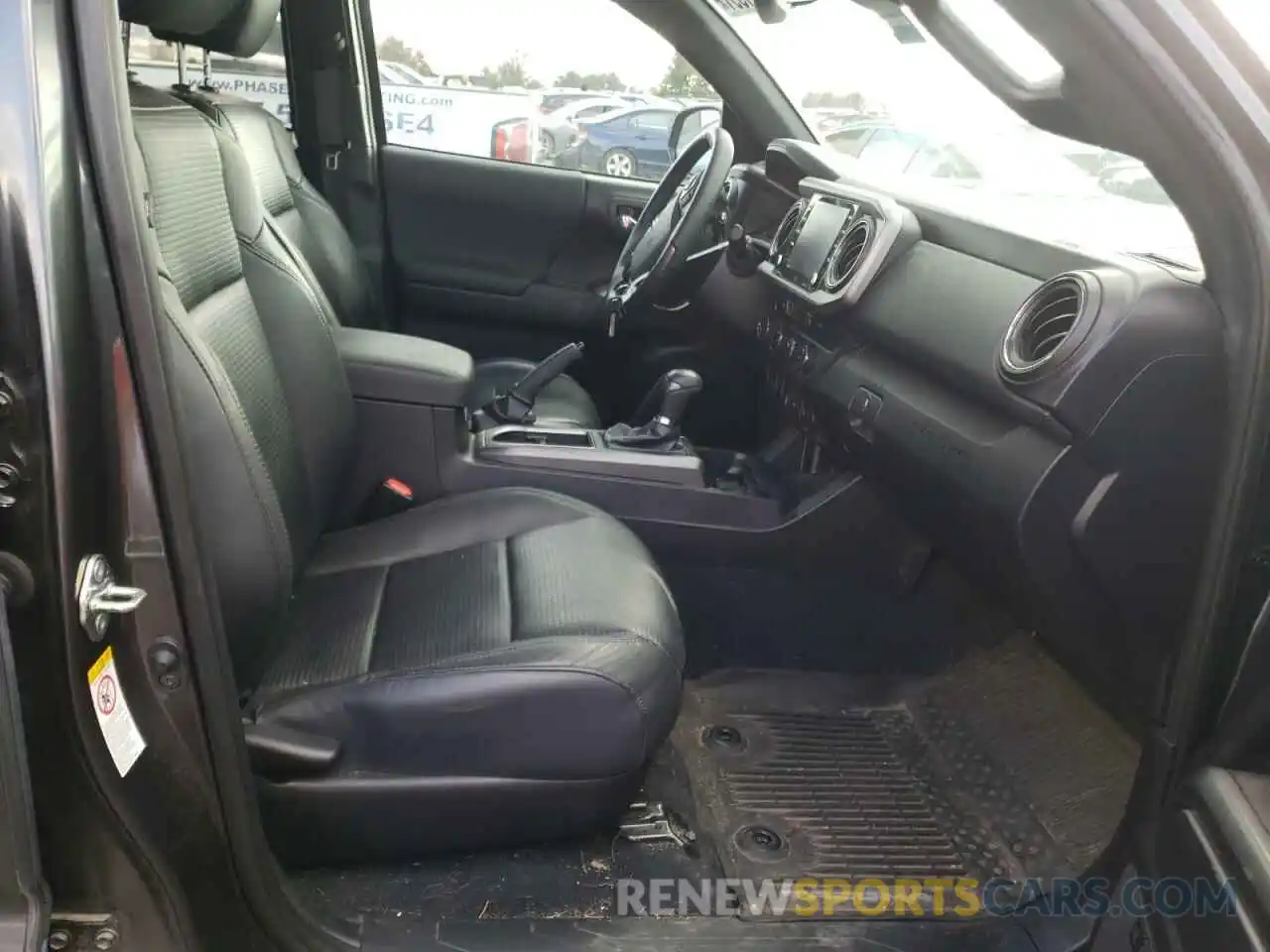 5 Photograph of a damaged car 3TMCZ5AN3LM325463 TOYOTA TACOMA 2020