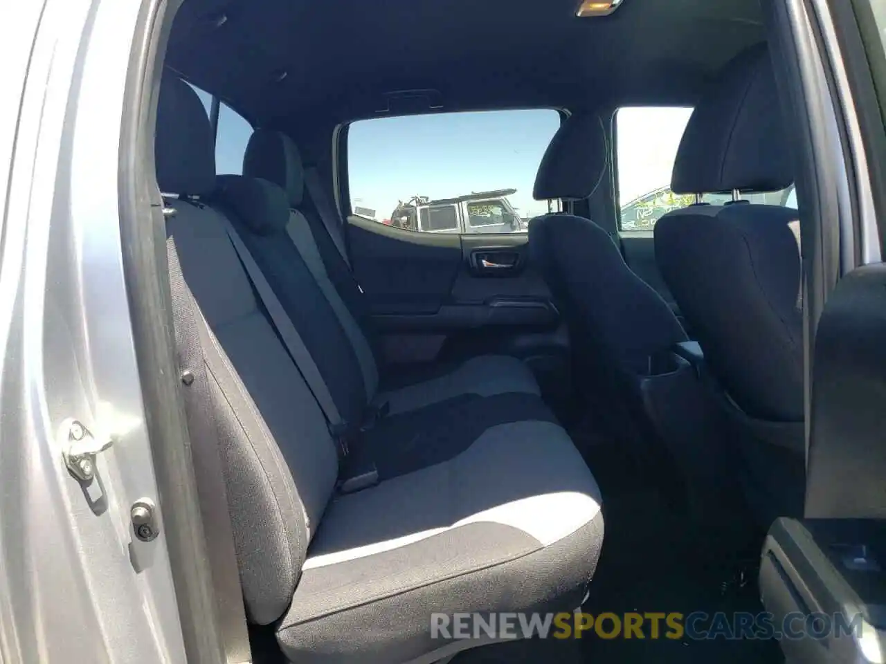 6 Photograph of a damaged car 3TMCZ5AN3LM332025 TOYOTA TACOMA 2020