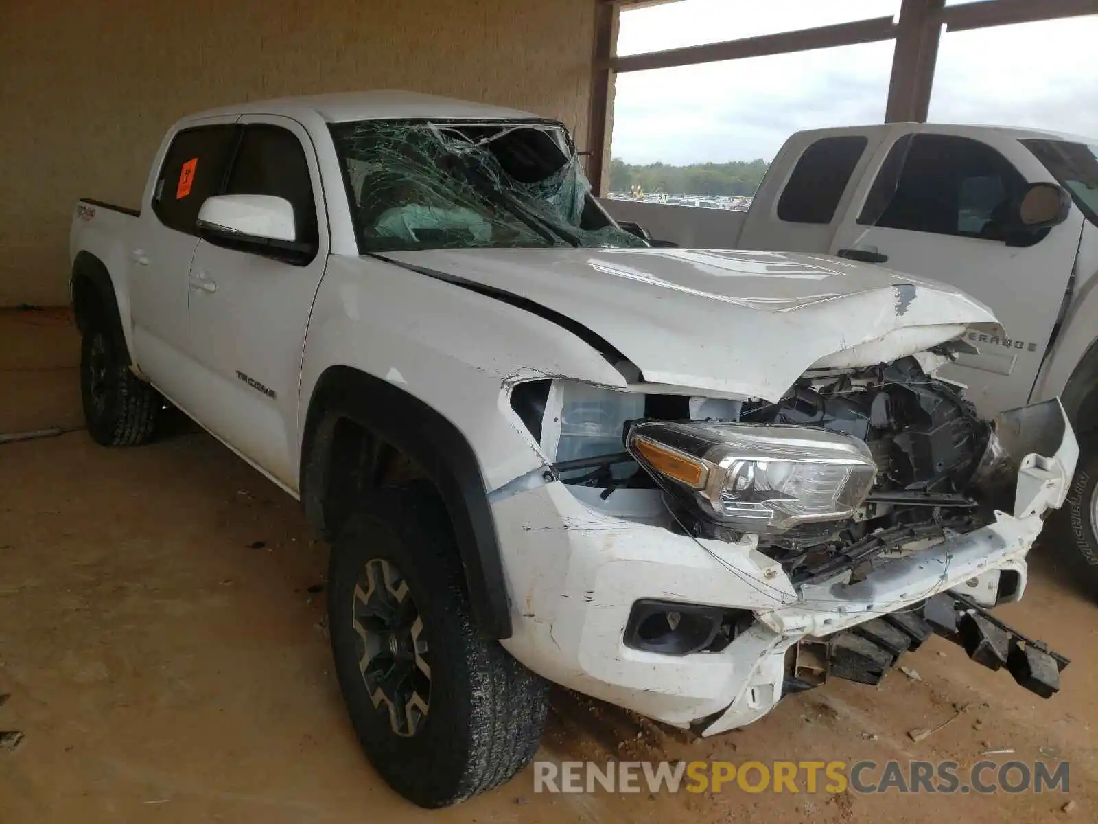 1 Photograph of a damaged car 3TMCZ5AN3LM335667 TOYOTA TACOMA 2020