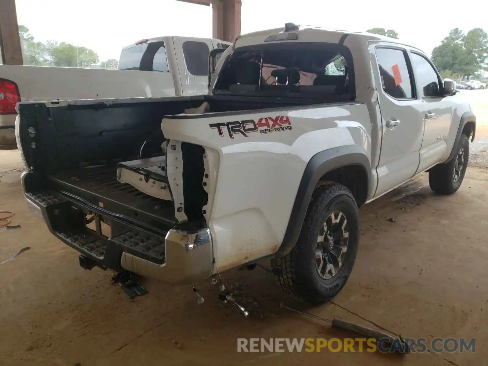 4 Photograph of a damaged car 3TMCZ5AN3LM335667 TOYOTA TACOMA 2020