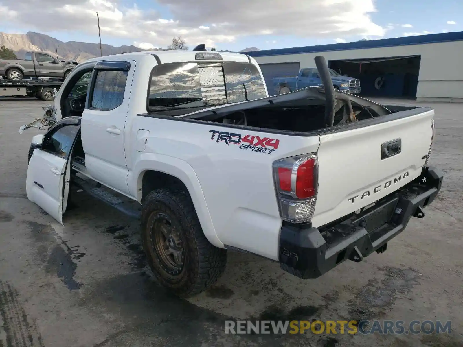 3 Photograph of a damaged car 3TMCZ5AN3LM345051 TOYOTA TACOMA 2020