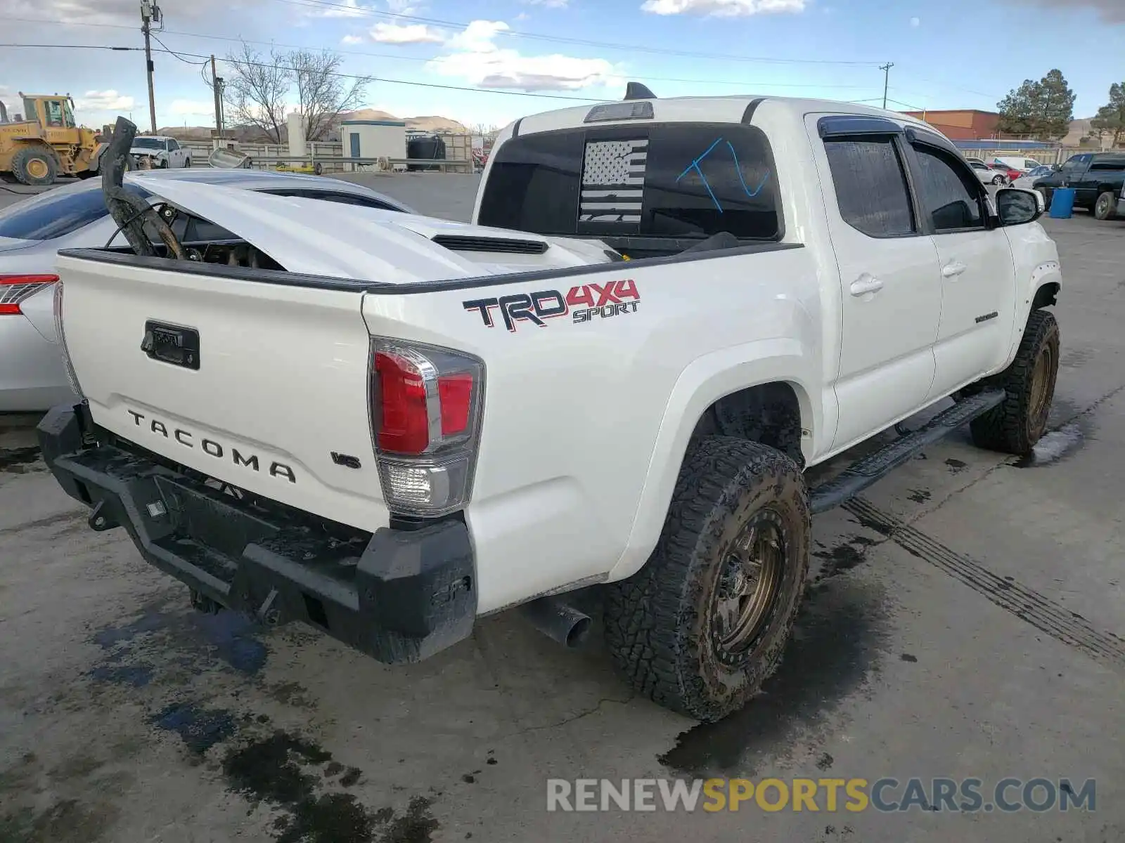 4 Photograph of a damaged car 3TMCZ5AN3LM345051 TOYOTA TACOMA 2020