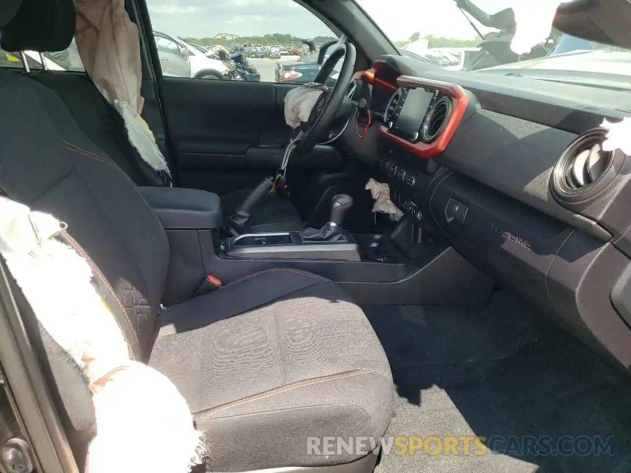 5 Photograph of a damaged car 3TMCZ5AN3LM347611 TOYOTA TACOMA 2020