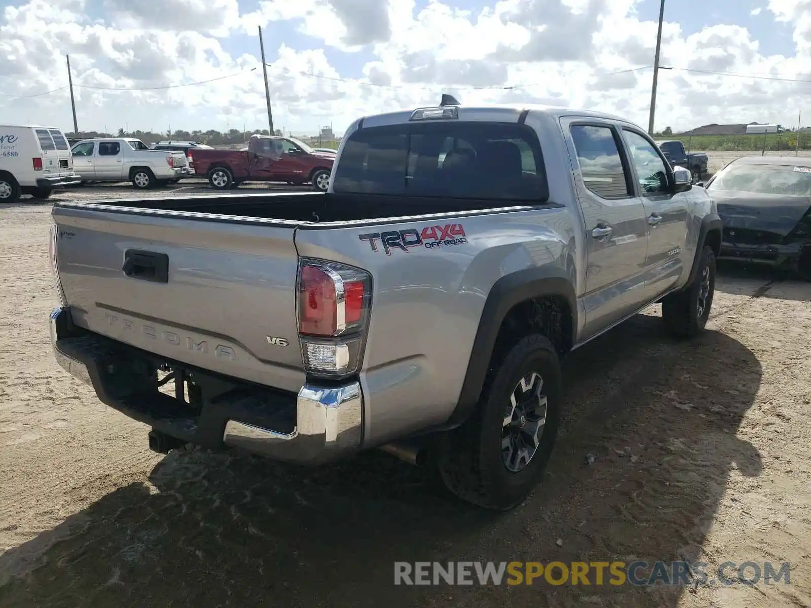 4 Photograph of a damaged car 3TMCZ5AN4LM294546 TOYOTA TACOMA 2020