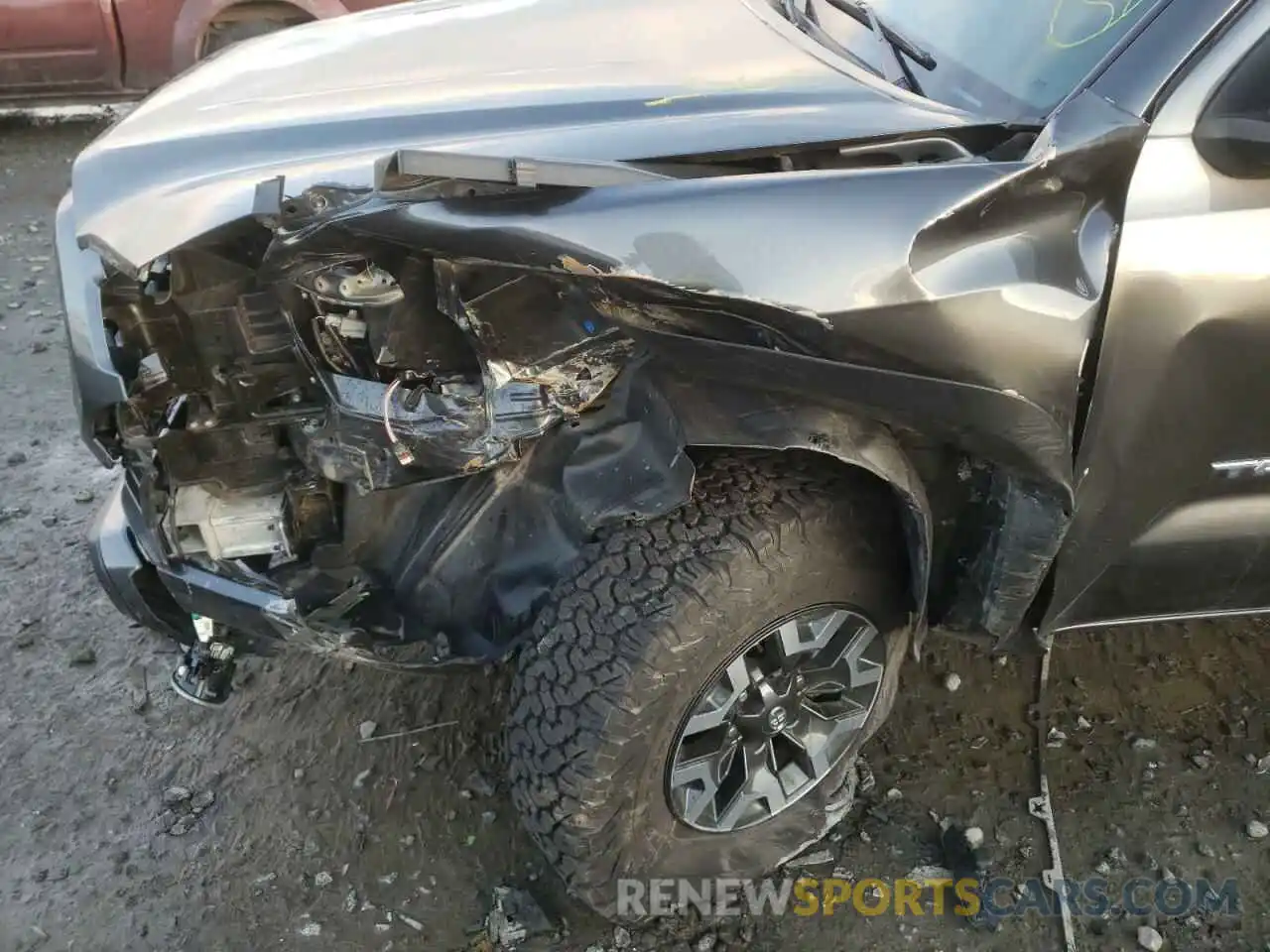 9 Photograph of a damaged car 3TMCZ5AN4LM295471 TOYOTA TACOMA 2020