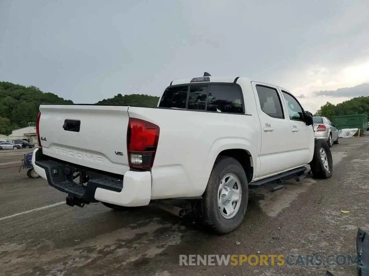 4 Photograph of a damaged car 3TMCZ5AN4LM304881 TOYOTA TACOMA 2020