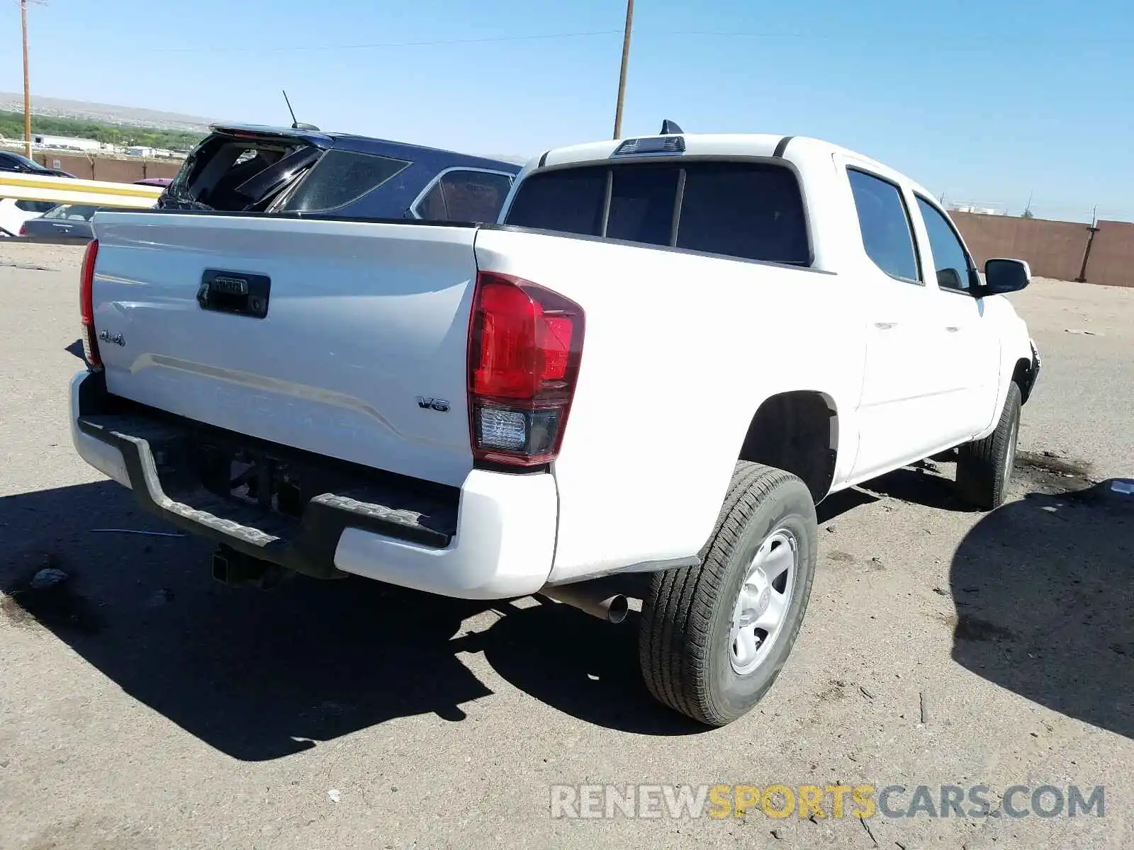 4 Photograph of a damaged car 3TMCZ5AN4LM305965 TOYOTA TACOMA 2020