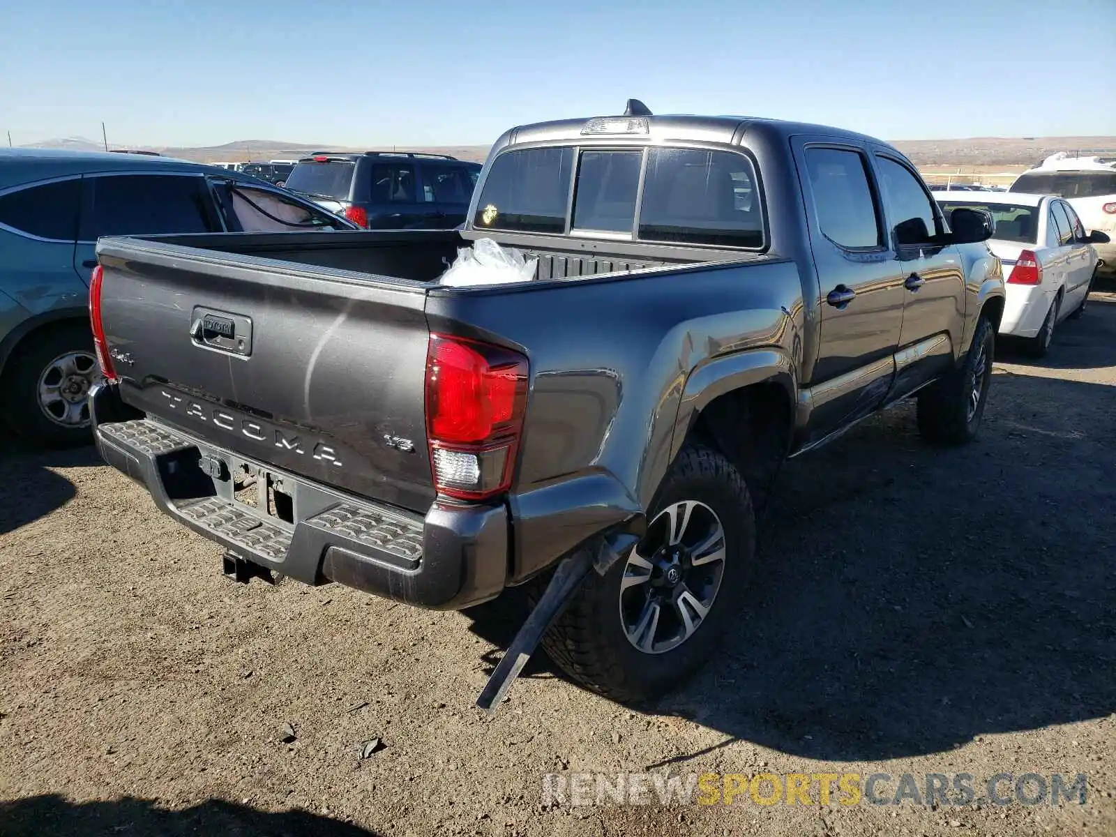 4 Photograph of a damaged car 3TMCZ5AN4LM312642 TOYOTA TACOMA 2020