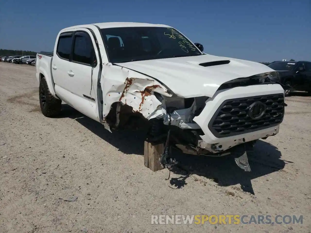 1 Photograph of a damaged car 3TMCZ5AN4LM313192 TOYOTA TACOMA 2020