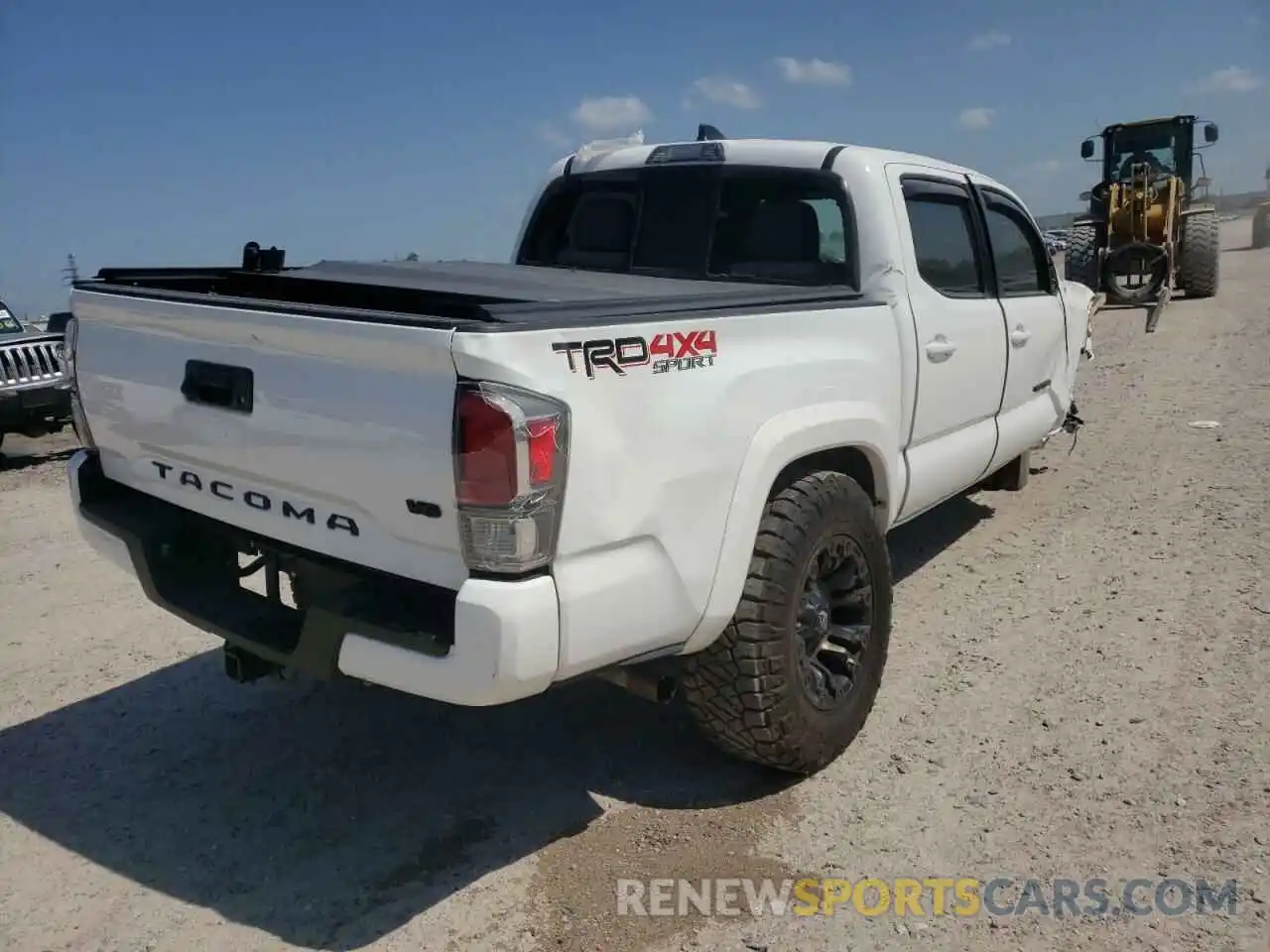 4 Photograph of a damaged car 3TMCZ5AN4LM313192 TOYOTA TACOMA 2020