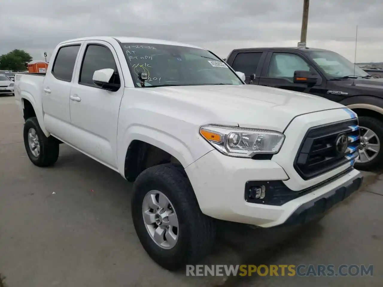 1 Photograph of a damaged car 3TMCZ5AN4LM317288 TOYOTA TACOMA 2020