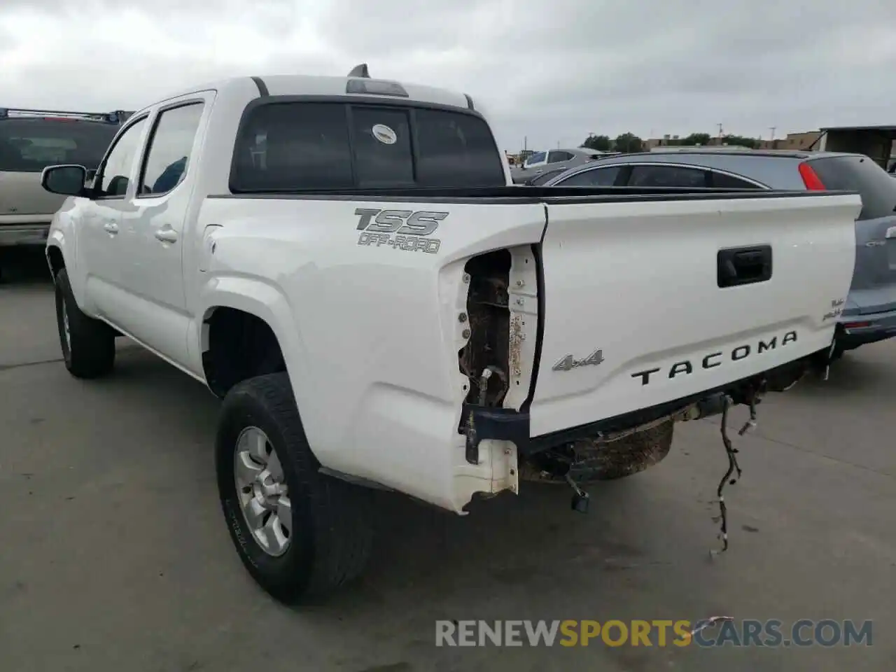 3 Photograph of a damaged car 3TMCZ5AN4LM317288 TOYOTA TACOMA 2020