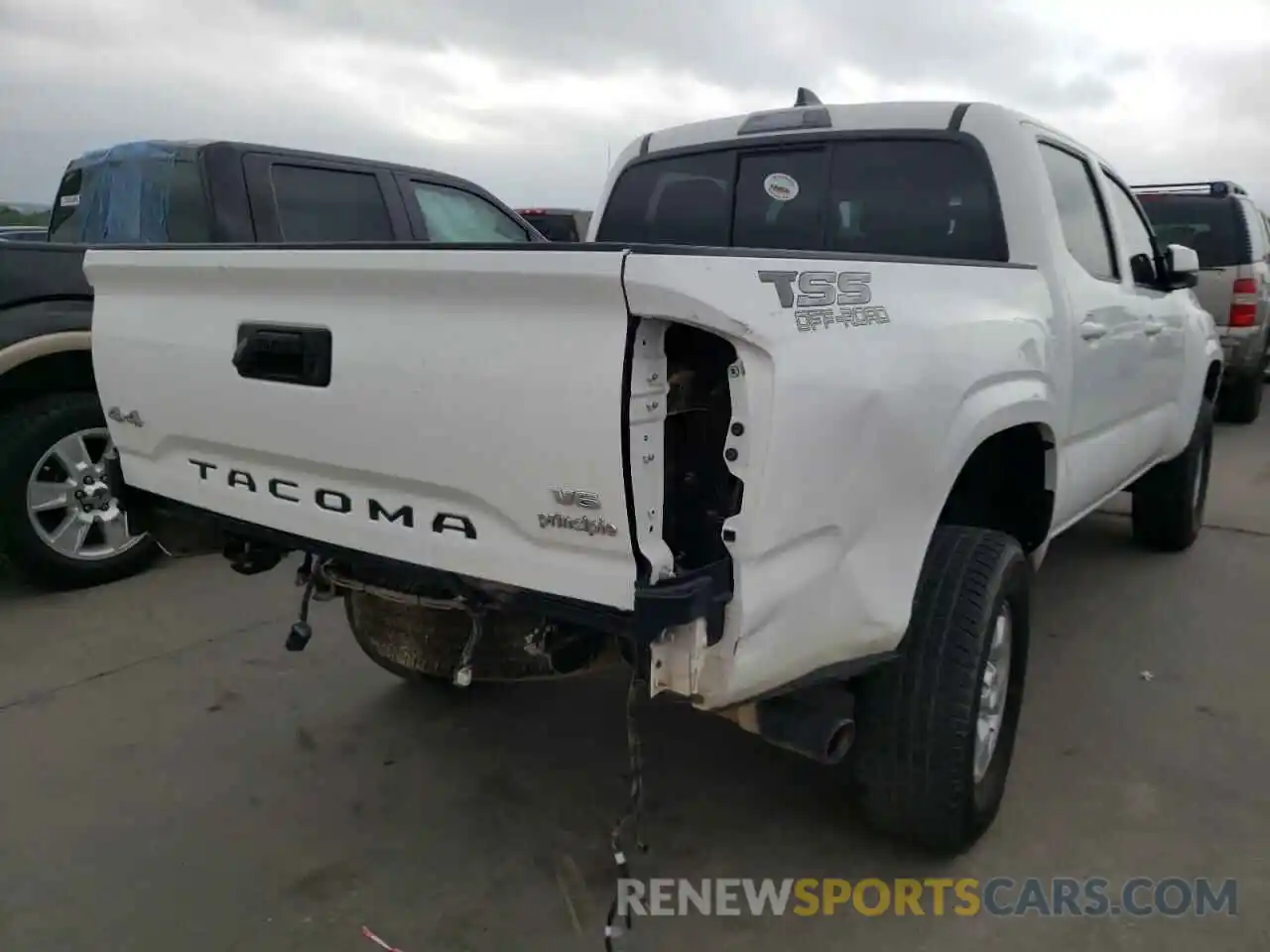 4 Photograph of a damaged car 3TMCZ5AN4LM317288 TOYOTA TACOMA 2020