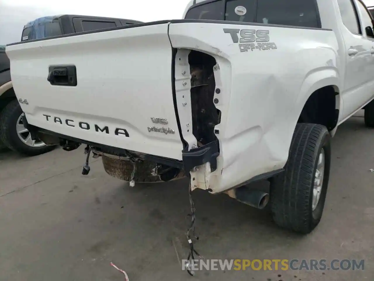 9 Photograph of a damaged car 3TMCZ5AN4LM317288 TOYOTA TACOMA 2020