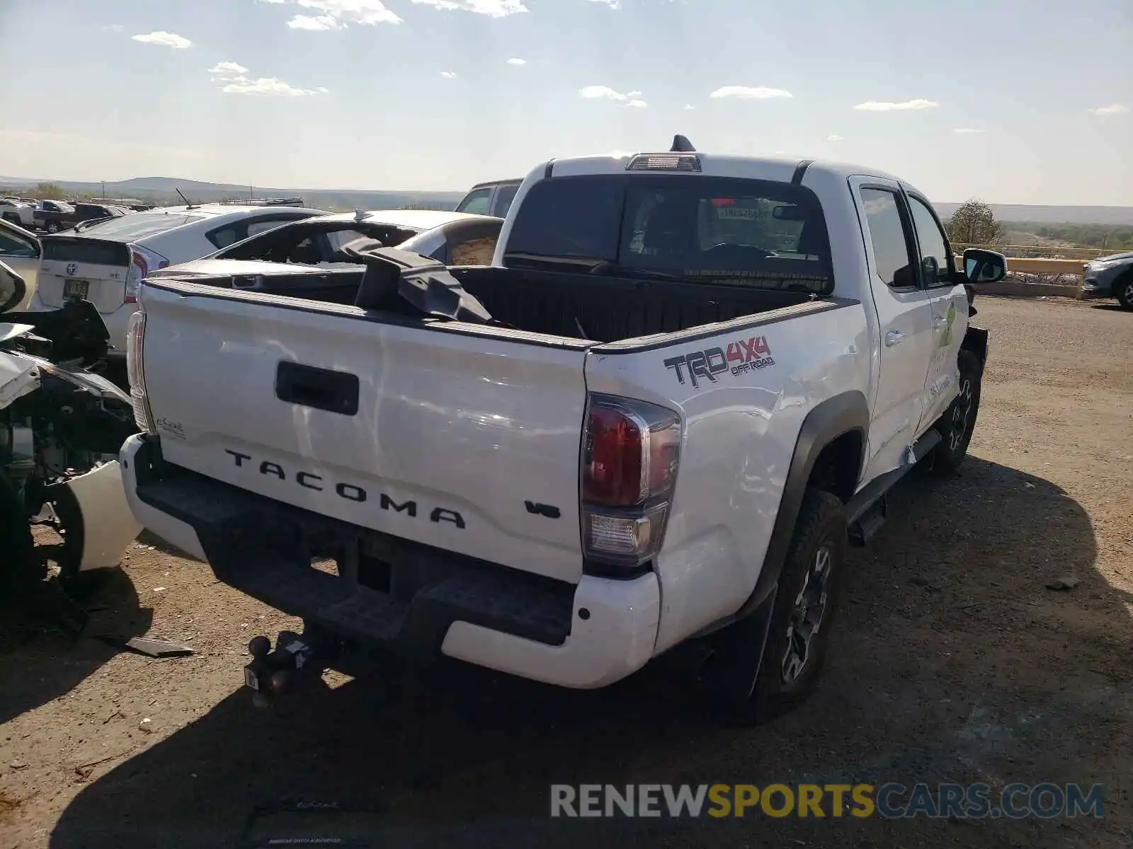 4 Photograph of a damaged car 3TMCZ5AN4LM320823 TOYOTA TACOMA 2020