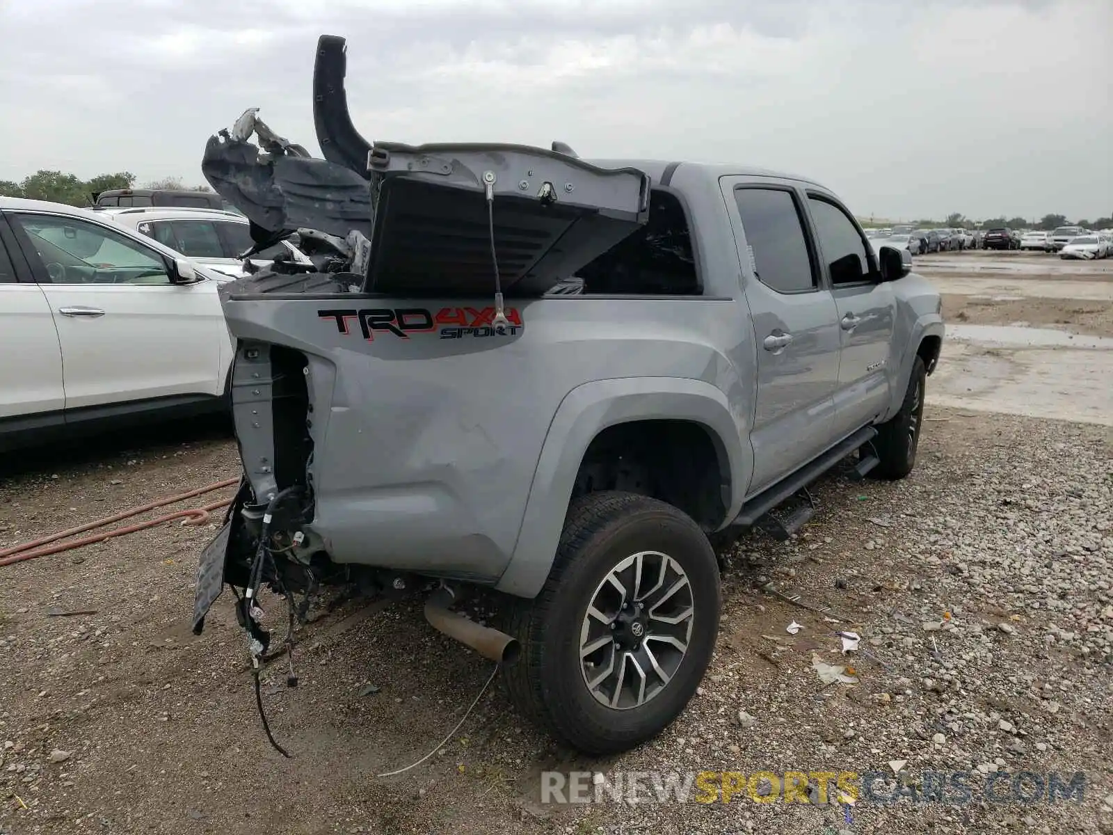 4 Photograph of a damaged car 3TMCZ5AN4LM321390 TOYOTA TACOMA 2020