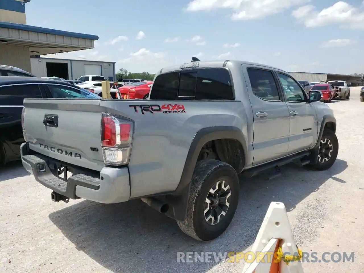 4 Photograph of a damaged car 3TMCZ5AN4LM335872 TOYOTA TACOMA 2020