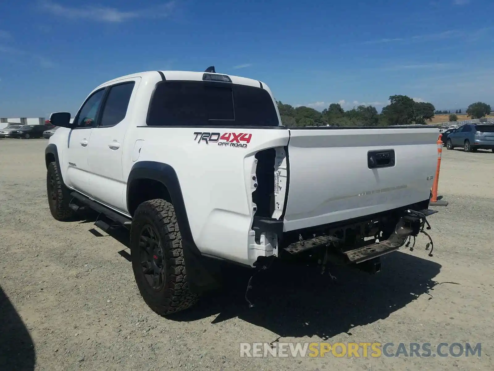 3 Photograph of a damaged car 3TMCZ5AN4LM354633 TOYOTA TACOMA 2020