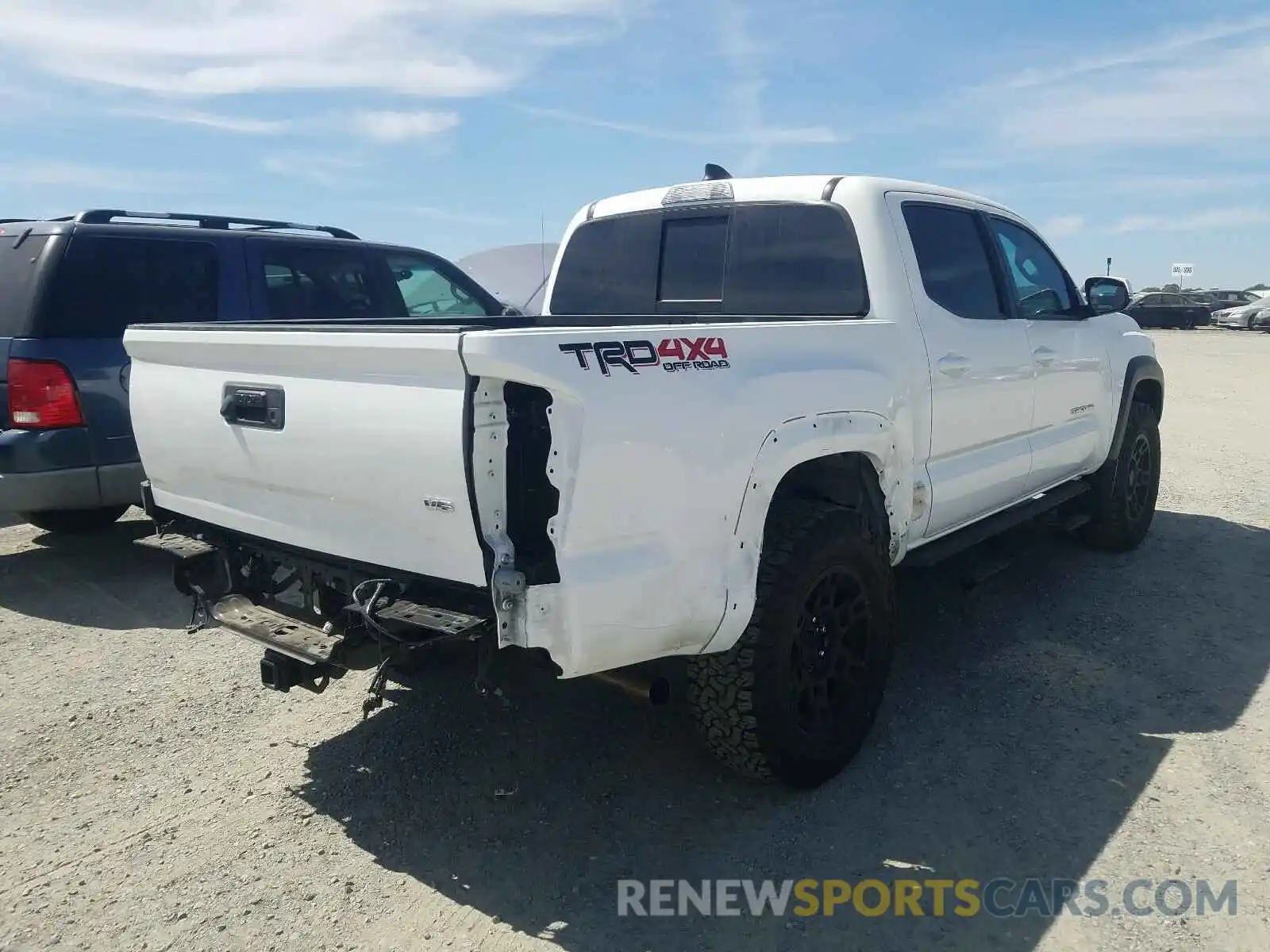 4 Photograph of a damaged car 3TMCZ5AN4LM354633 TOYOTA TACOMA 2020