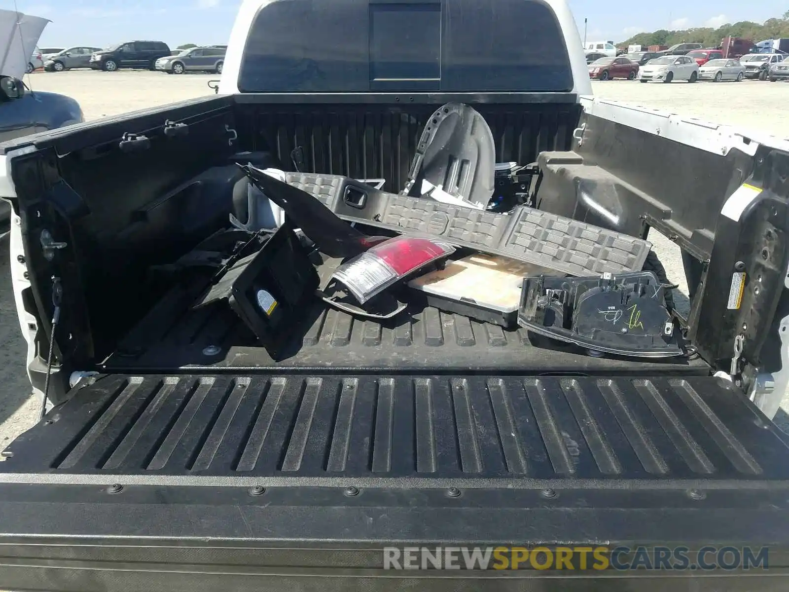 9 Photograph of a damaged car 3TMCZ5AN4LM354633 TOYOTA TACOMA 2020