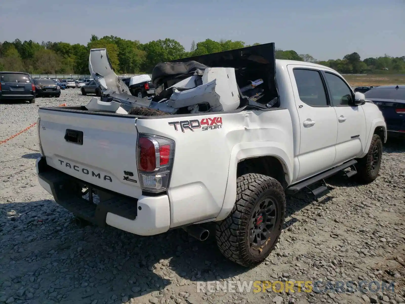 4 Photograph of a damaged car 3TMCZ5AN4LM355846 TOYOTA TACOMA 2020